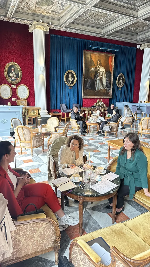 Mastermind group discussion — photograph 1
