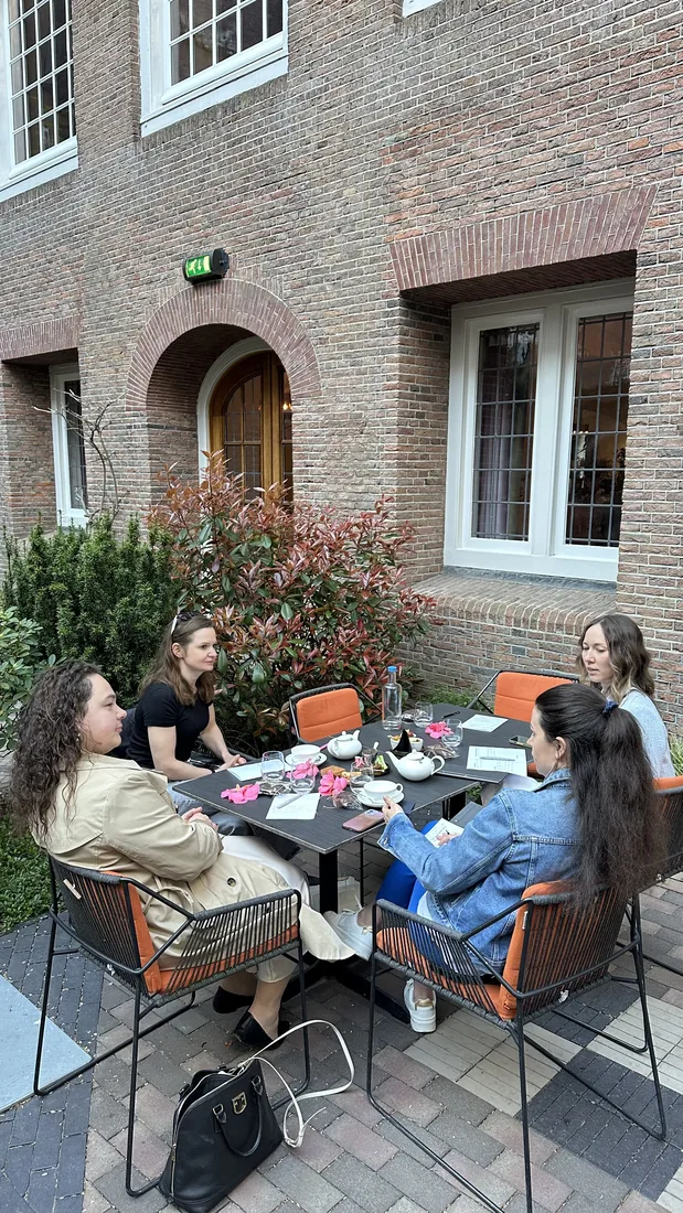 Mastermind group discussion — photograph 2